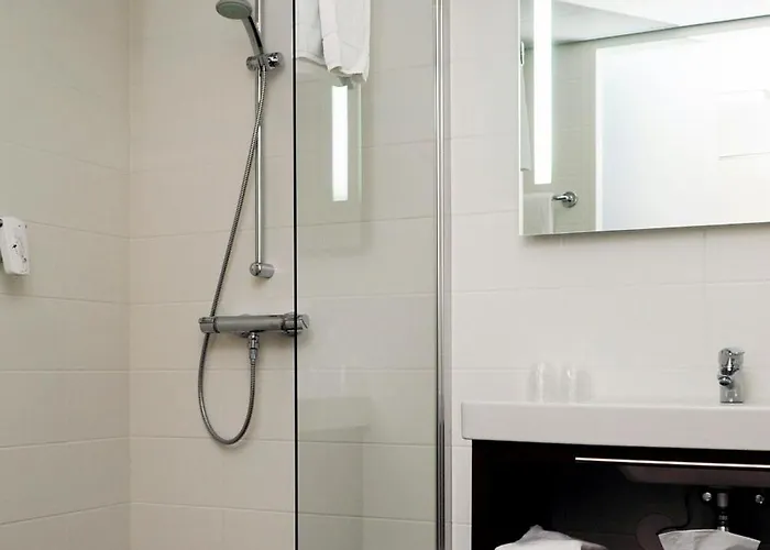 Leonardo فندق بابيندريخت